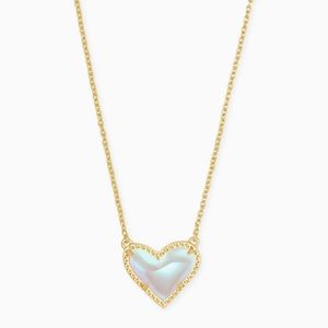 Kendra Scott Ari Heart Gold Pendant Necklace in Dichroic Glass